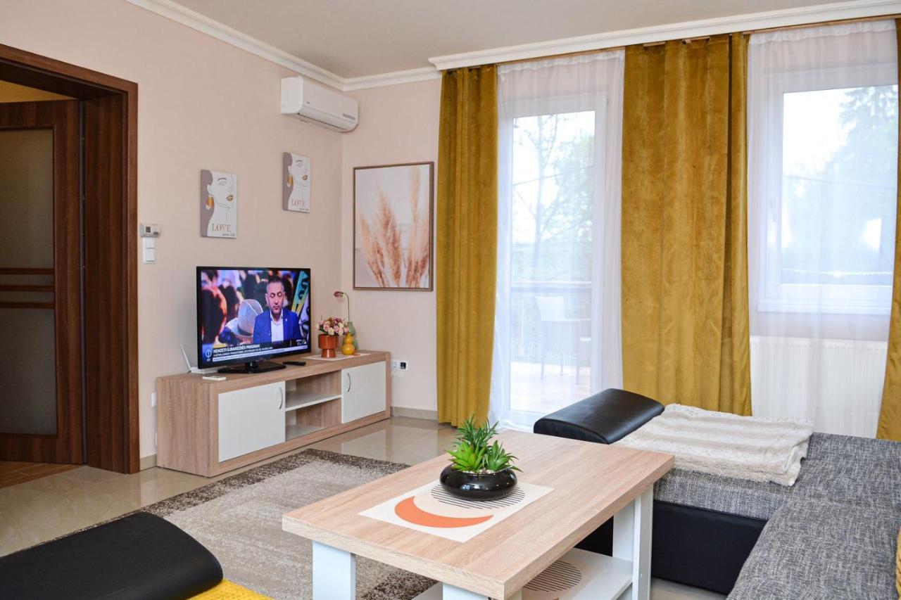Unicum Apartman Hajduszoboszlo Luaran gambar