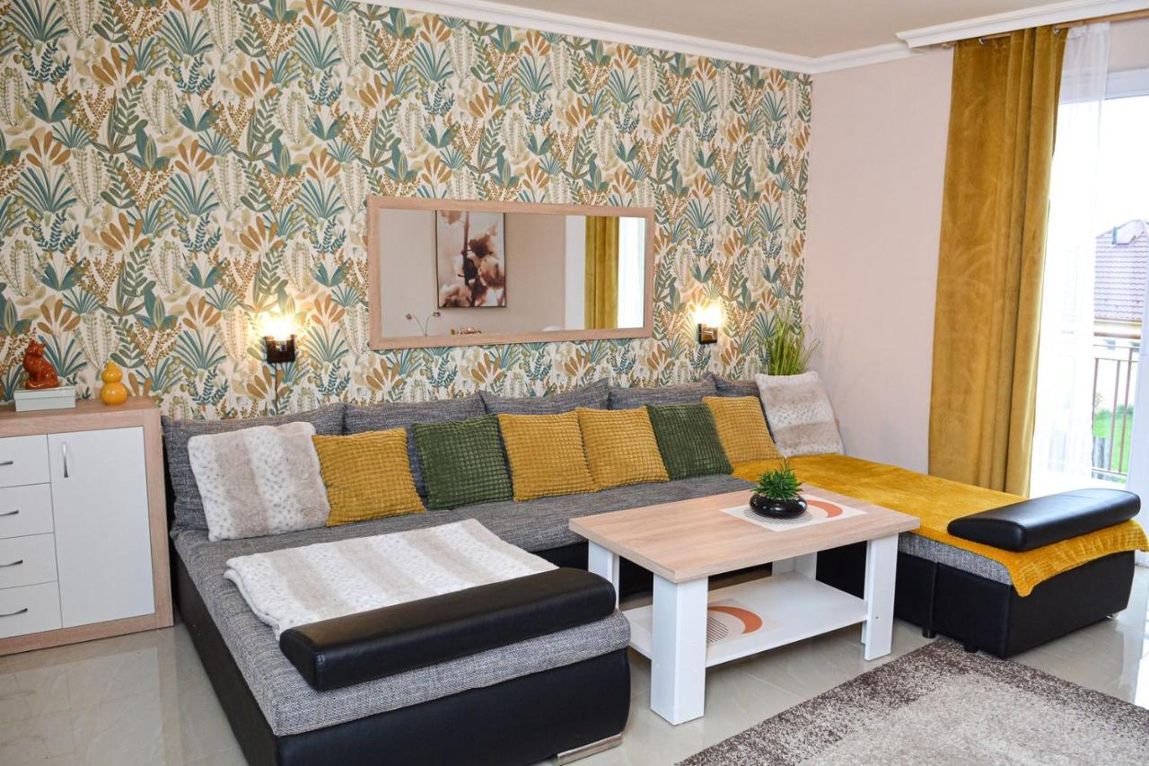 Unicum Apartman Hajduszoboszlo Luaran gambar
